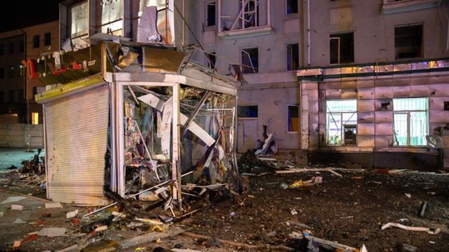 Los escombros de una explosión en Luhansk
