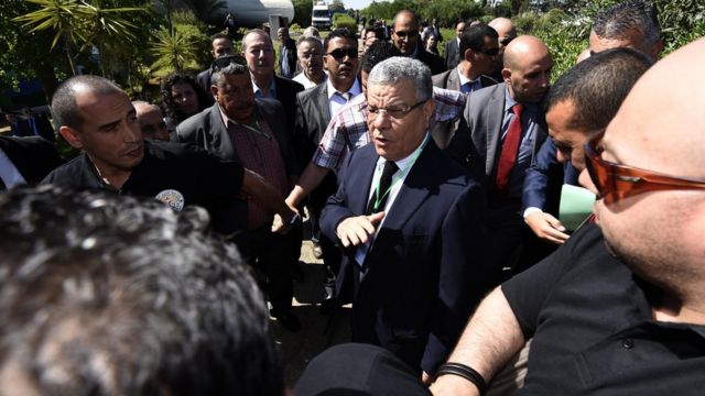 Le secrétaire général du Front de libération nationale (FLN), Amar Saadani, à son arrive 10ème congrès du parti le 28 mai 2015 à Alger.