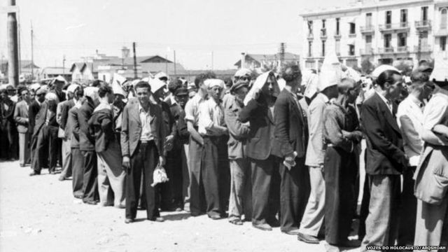 Judeus reunidos na Praça Eleftherias