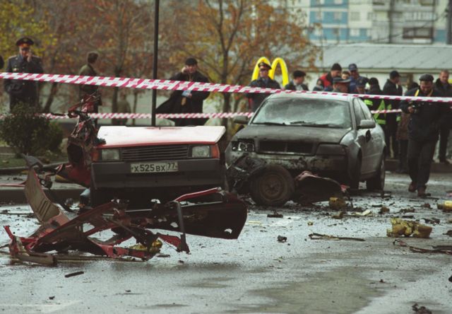 The site of an explosion of a Tavria car in front of the McDonald's restaurant in Pokryshkin street, southwestern Moscow, on Saturday. The blast seriously injured seven people.