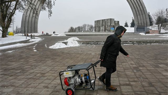 чоловік з генератором