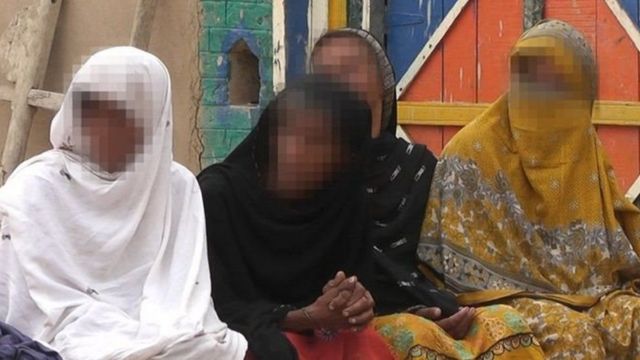 મહિલાઓની ચહેરા ઢાંકેલી તસવીર