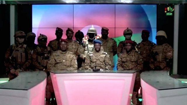 Golpe de Estado en Burkina Faso: militares anuncian que han tomado el poder  y derrocado al presidente tras días de tiroteos y caos - BBC News Mundo