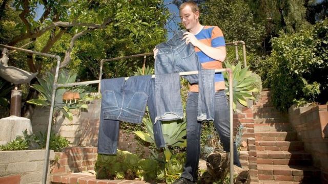 As opiniões divergem sobre a frequência de lavagem do jeans.