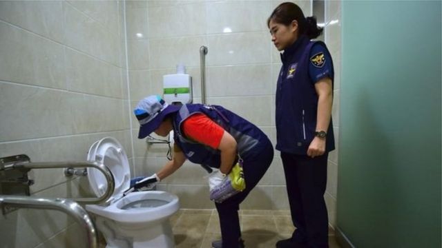 পাবলিক টয়লেট চেক করার জন্য একটা দল কাজ করছে