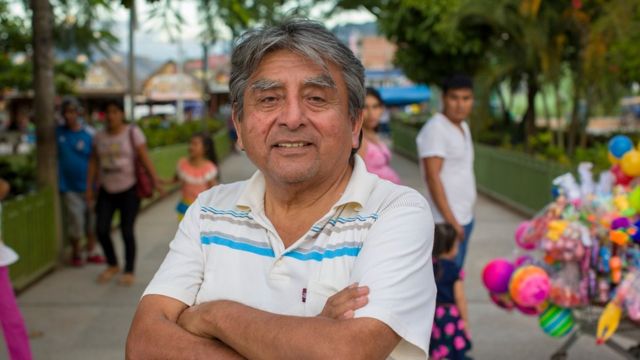 Roger Zapata en 2018 en la plaza central de Pichanaki