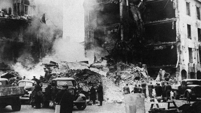 Edward Ward reports from Helsinki on a 1939 air raid - BBC News