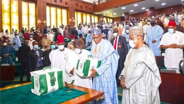 Aarẹ Muhammadu Buhari gbe aba iṣuna ka iwaju awọn asofin apapọ