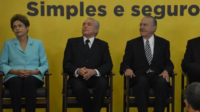 A então presidente Dilma Rousseff; vice-presidente Michel Temer; ex-senador José Sarney; e o ministro da Justiça, José Eduardo Cardozo, durante cerimônia em 2015
