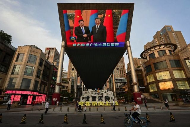 Трансляція виступів Сі на вулицях Пекіна