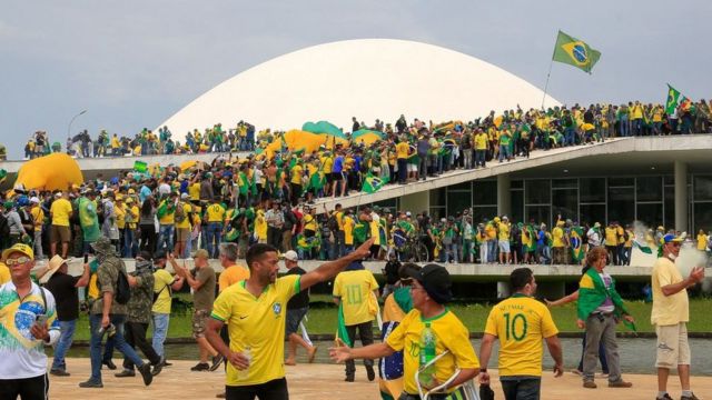 Zwolennicy Bolsonaro kontrolują pałac