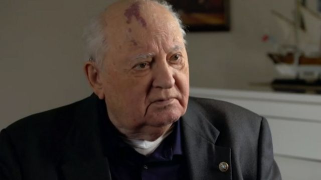 Gorbachov conversando con la BBC.