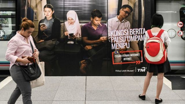 anuncio sobre campaña contra noticias falsas en Malasia