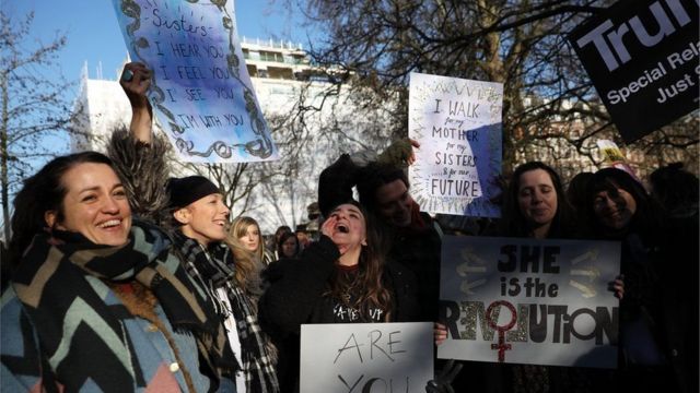 Abagore bo mu Bwongereza bifadikanije n'abo muri Amerika n'ahandi kwiyamiriza Trump