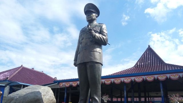 Masih banyak masyarakat Indonesia yang merindukan dan mengagumi Suharto