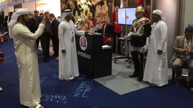 Стенд Wyedean на Международной выставке вооружений в Абу-Даби - среди стендов, рекламирующих истребители, беспилотники и военные суда