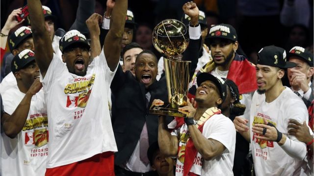 Bwa mbere Toronto Raptors yo muri Canada yegukanye igikombe NBA - BBC ...