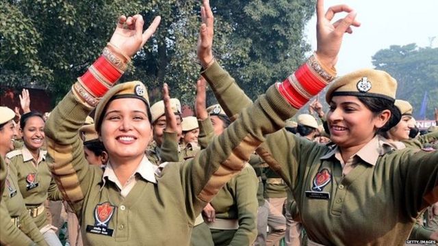 औरतों का पुलिस में काम करना मतलब बहुत कुछ झेलना - BBC News हिंदी