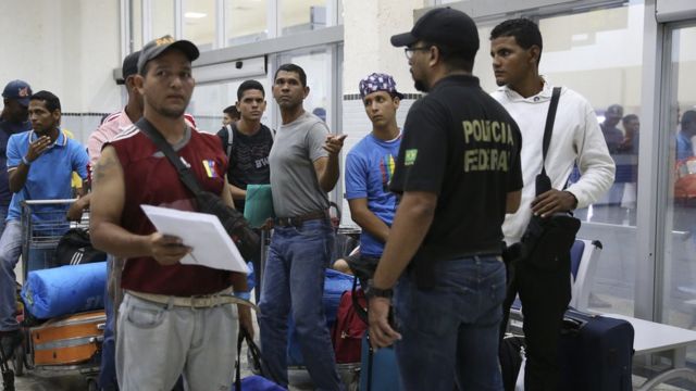 Venezolanos se preparan para dejar Boa Vista, en Roraima.