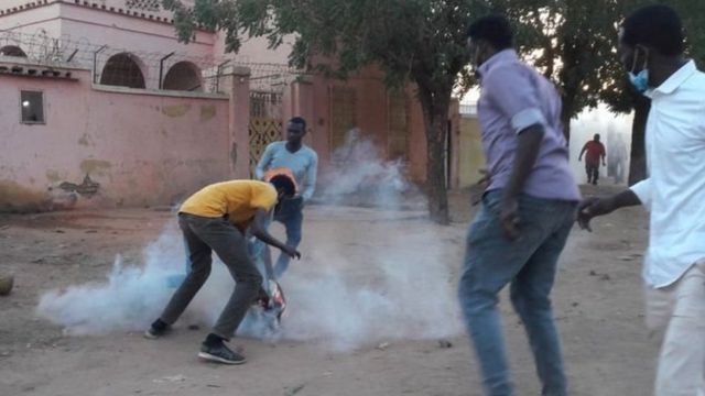 انقلاب السودان تعرف على تجمع المهنيين السودانيين الذي يدعو لنشر المقاومة السلمية والعصيان