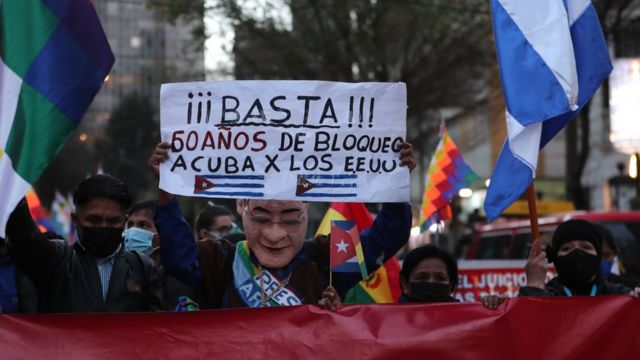 Marcha a favor del gobierno cubano en Bolivia