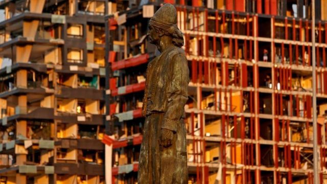تمثال المهاجر اللبناني