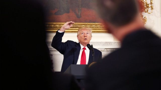 特朗普在白宫的美国州长协会会议上发表讲话
