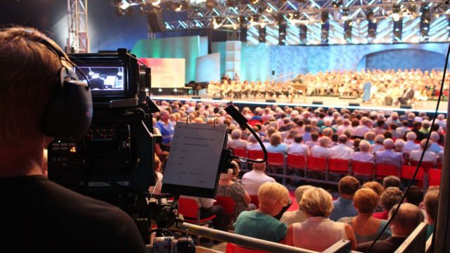 Fideo byw o'r cystadlu ar brif lwyfan Eisteddfod Sir Conwy