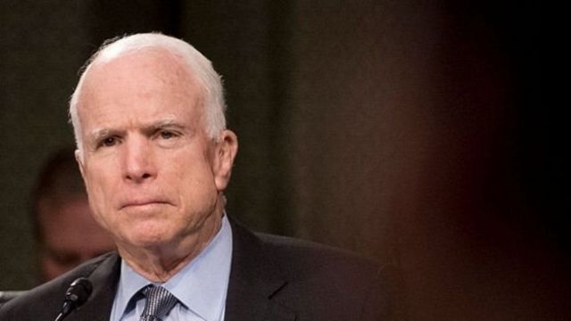 Ông John McCain trải qua hơn 5 năm ngồi tù tại Hà Nội