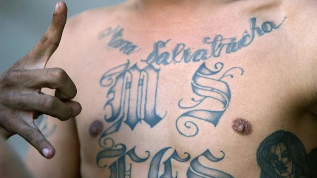 Imagen del tatuaje de un pandillero de la mara Salvatrucha