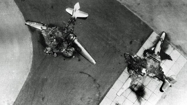 5 يونيو: تدمير الطائرات الحربية المصرية على مدرج المطار