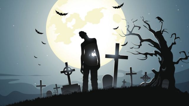 Siluэt zombi na fone lunы