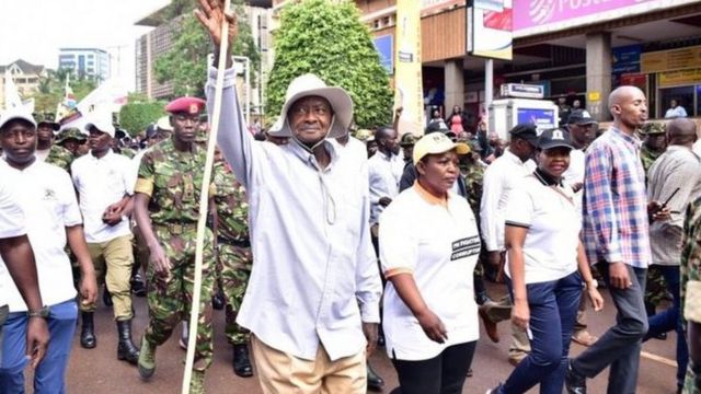 Yoweri Museveni mai shekaru 75 na daga cikin shugabannin da suka dade a kan karagar mulki.