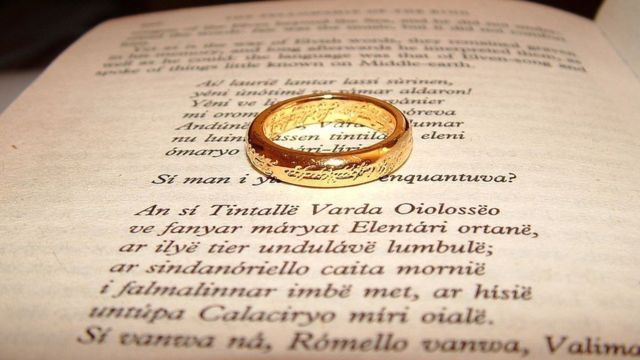 Кольцо на страницах книги