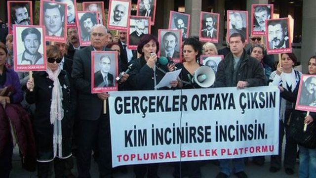 Toplumsal Bellek Platformu Sabahattin Ali'den bu yana siyasi cinayetlere kurban giden 28 aydının ailelerinden oluşuyor