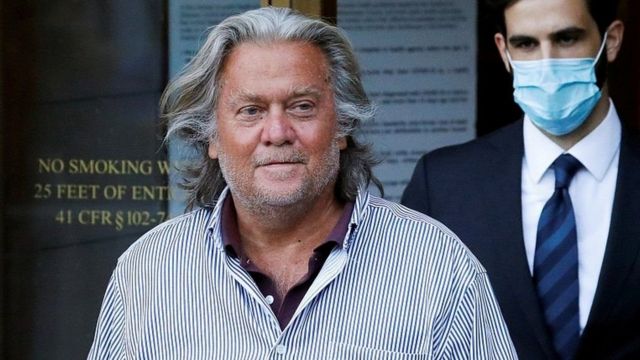 Trump, başkanlığı devretmeden önce eski danışmanı Bannon dahil 73 kişi hakkında af kararı çıkardı - BBC News Türkçe