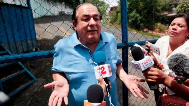 Carlos mejía Godoy pidiendo la liberación de un hijo de uno de los integrantes de Los de Palacagüina arrestado en las protestas de Nicaragua.
