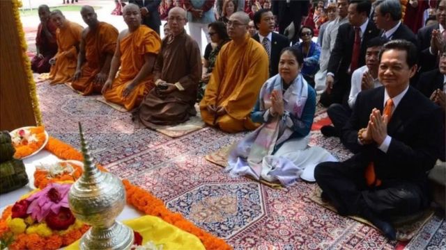 Tháng 10/2014, cựu thủ tướng Nguyễn Tấn Dũng tới thăm chùa Mahabodhi ở bang Bihar, Ấn Độ cùng phu nhân