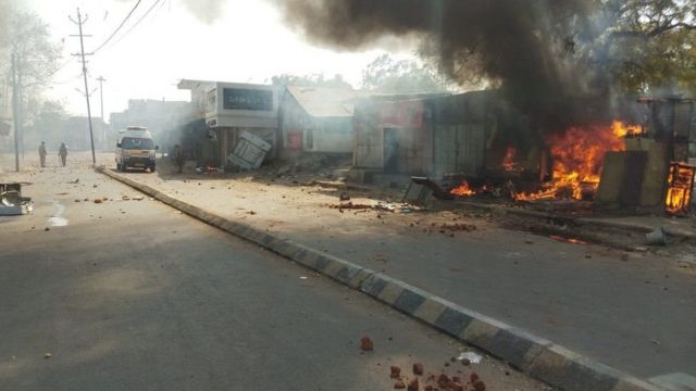 રવિવારે થયેલી હિંસાની તસવીર