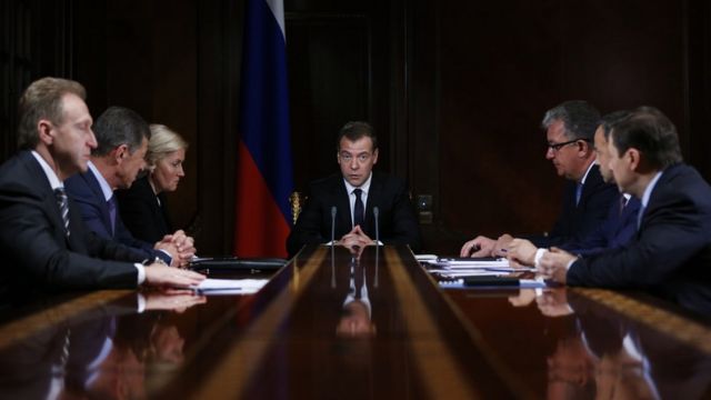 Премьер-министр России Дмитрий Медведев проводит совещание