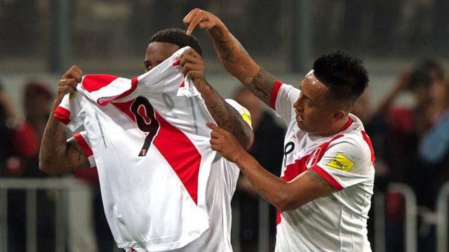 Rusia 2018: Perú vence a Nueva Zelanda por y se para un Mundial después de 36 años - BBC News Mundo