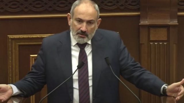 Nikol Paşinyan: "Azərbaycan ərazimizi işğal edib, ordumuz vuruşur"