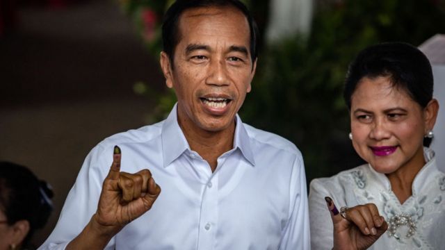 Endonezya Devlet Başkanı Joko Widodo oy verdikten sonra bir basın açıklaması yaptı.