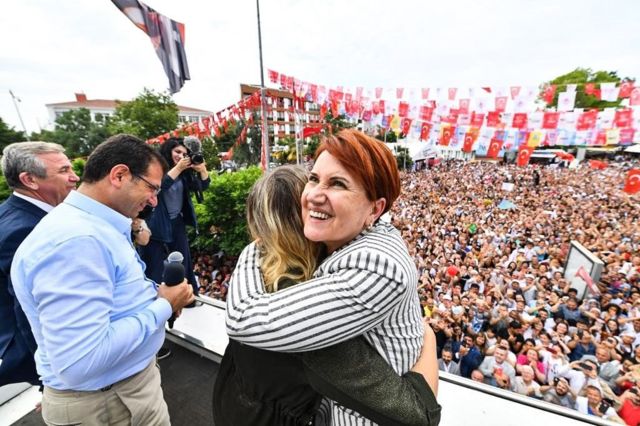 Meral Akşener, Haziran 2019 seçimlerinde, ABB Başkanı Yavaş ile birlikte İBB Başkanı İmamoğlu'nun Çatalca mitingine katılmıştı.