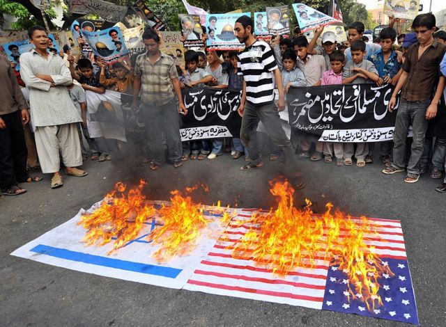 سوزاندن پرچم آمریکا و اسرائیل در پاکستان - ۲۰۰۸
