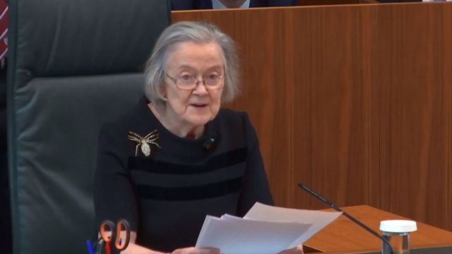 英國最高法院大法官黑爾宣佈裁決