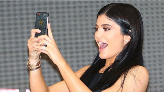 Kylie Jenner Don Make Snapchat To Lose 13bn Bbc News Pidgin