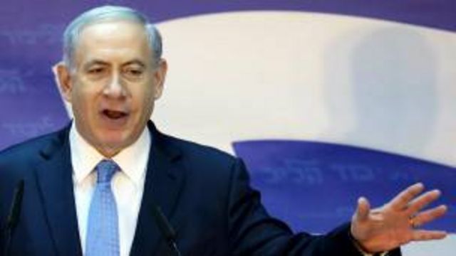 Netanyahou a annoncé quelques heures seulement après le vote de la résolution, le rappel "immédiat" de ses ambassadeurs en Nouvelle-Zélande et au Sénégal "pour consultations".