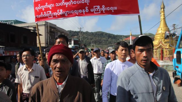 ကျပ်ပြင်ကျေးရွာပေါင်း(၂၀)က လူပေါင်း ငါးရာနီးပါး ဆန္ဒပြ