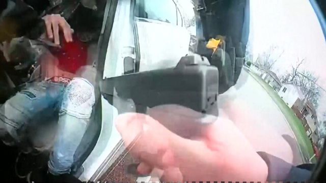 黒人男性射殺の米警官は「テイザー銃を使おうとした」 署長が会見 Bbcニュース